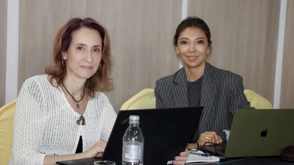 Радость Тофтисова-Матерон (слева)