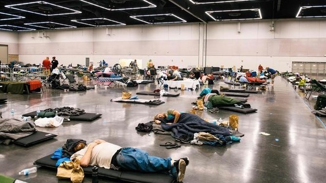 Атайын муздатылган жайдагы адамдар