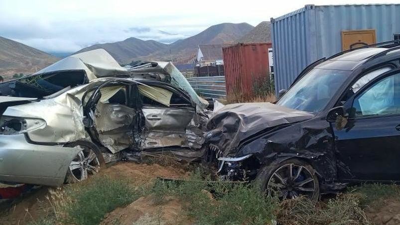 Жол кырсыгына кабылган «Лексус» жана «БМВ»