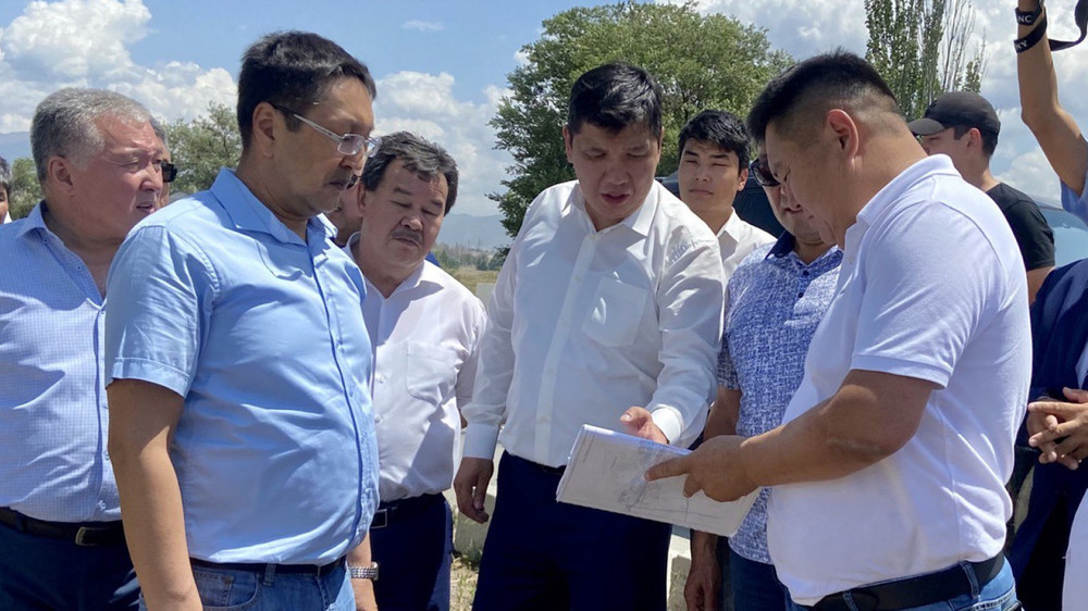 (справа-налево) Алмазбек Сокеев, Аскарбек Джаныбеков, Айбек Джунушалиев, Эркин Тентишев, Бообек Ажикеев