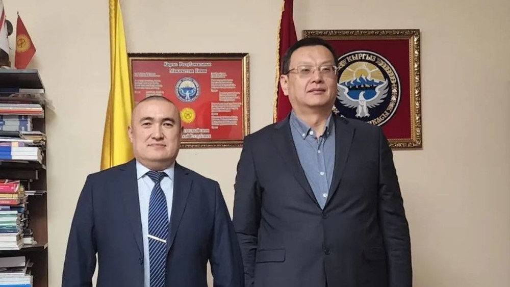 Элдар Тажибаев жана Вэн Яфен