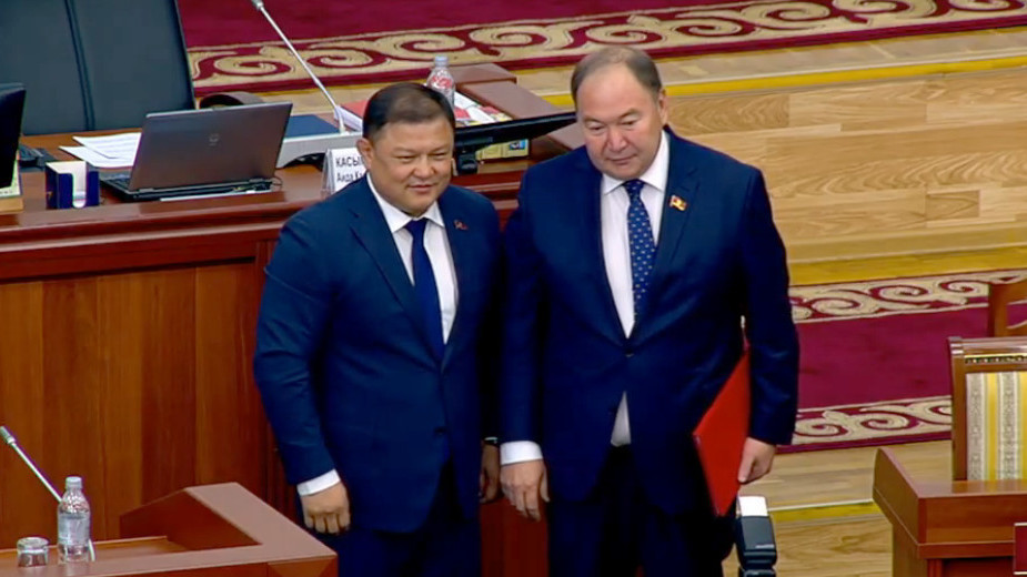 Спикер Дастанбек Джумабеков и депутат Салайдин Айдаров