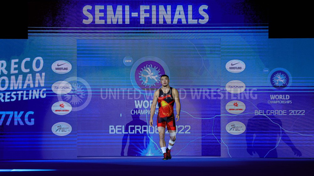 Акжол Махмудов