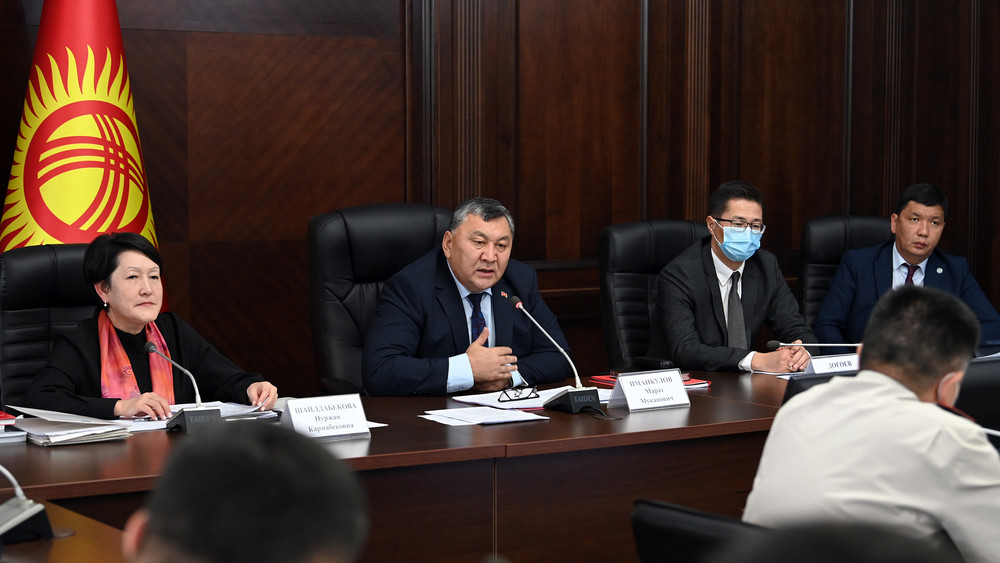 Глава ЦИК Нуржан Шайлдабекова, секретарь Совбеза Марат Иманкулов, министр цифрового развития Дастан Догоев, мэр Бишкека Айбек Джунушалиев
