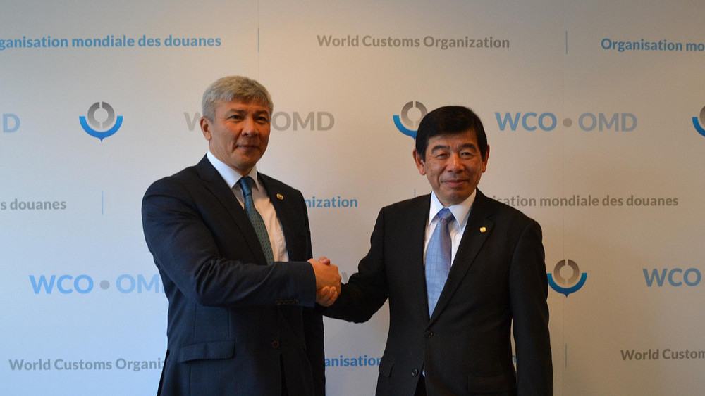Министр ЕЭК Максат Мамытканов и генеральный секретарь Всемирной таможенной организации Кунио Микурия