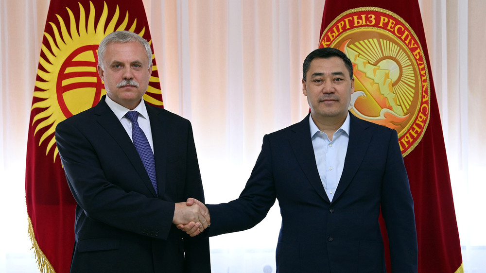 Генсек ОДКБ Станислав Зась и президент Садыр Жапаров