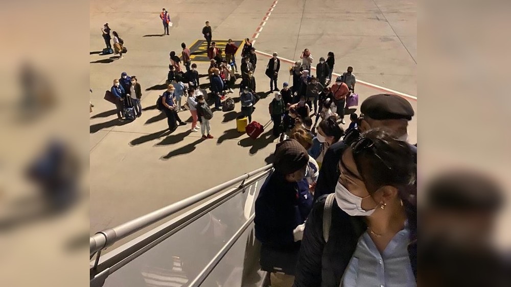 Кыргызстанцы в аэропорту Стамбула