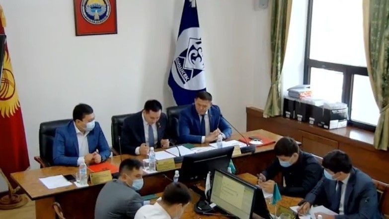Внеочередная сессия Бишкекского горкенеша