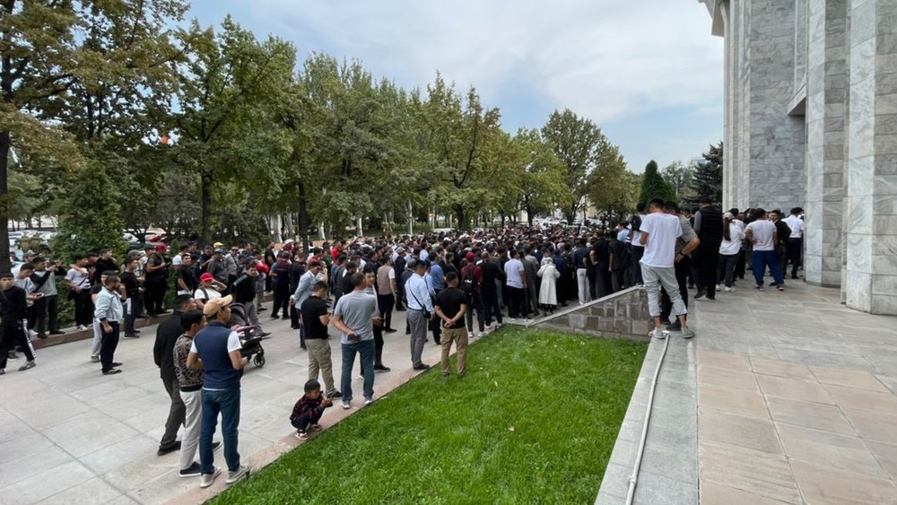 Жогорку Кеңештин алдындагы митинг