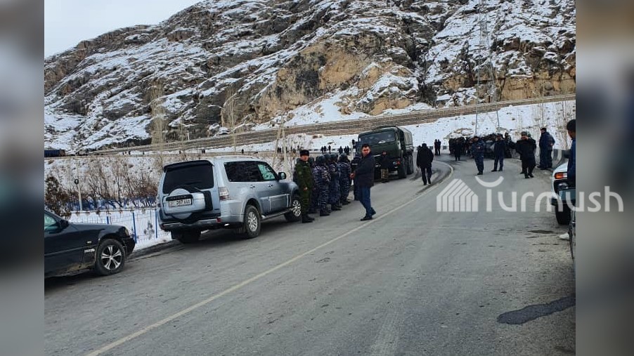 Баткендеги жол тосуу