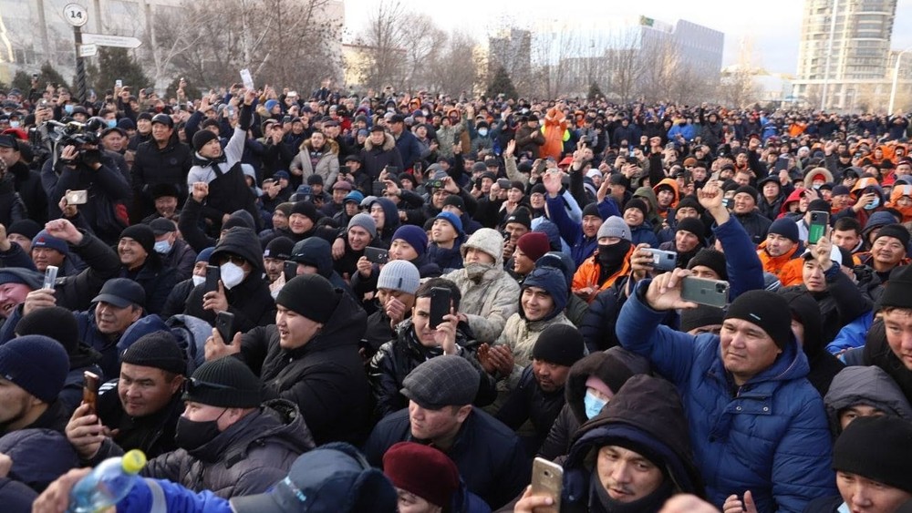 Митингующие в Актау