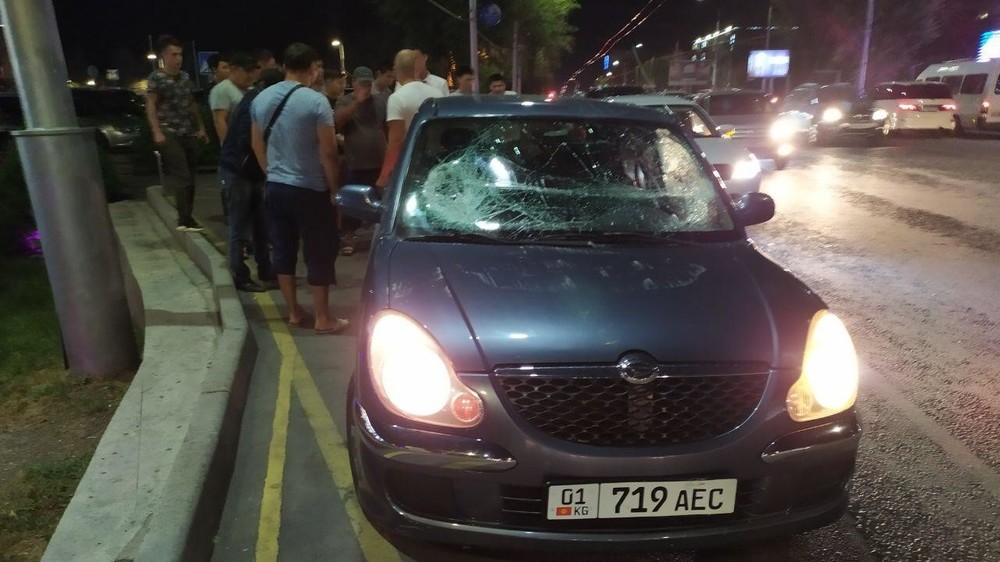 Водитель не увидел трубу и совершил наезд