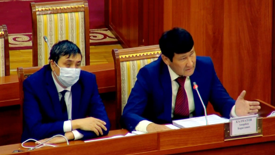 Анарбек Калматов (оң жакта)