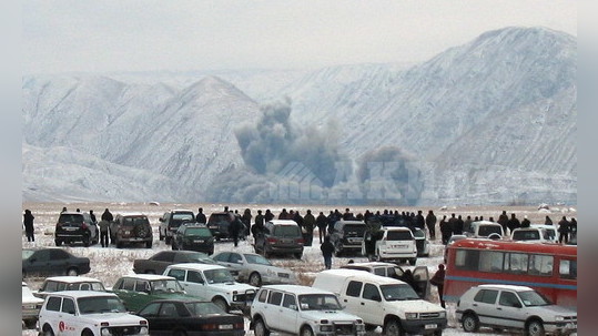 Момент взрыва на Камбар-Атинской ГЭС-2 в 2009 году