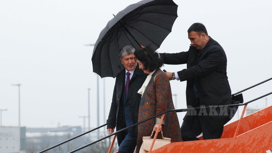 Дамир Мусакеев в бытность телохранителем А.Атамбаева