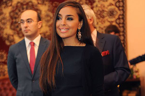 Жетілген ұйықтап жатқан әйелдердің орыс порносы Порно досы досының әйелін пайдаланды