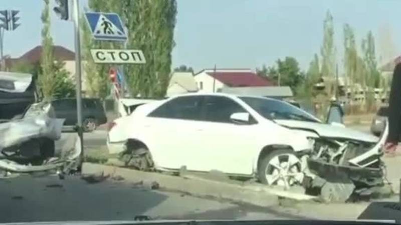 На Южной магистрали произошло ДТП с участием трех машин. Видео с места аварии