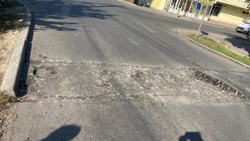 На Куренкеева неизвестные разбили новый «лежачий полицейский». Фото