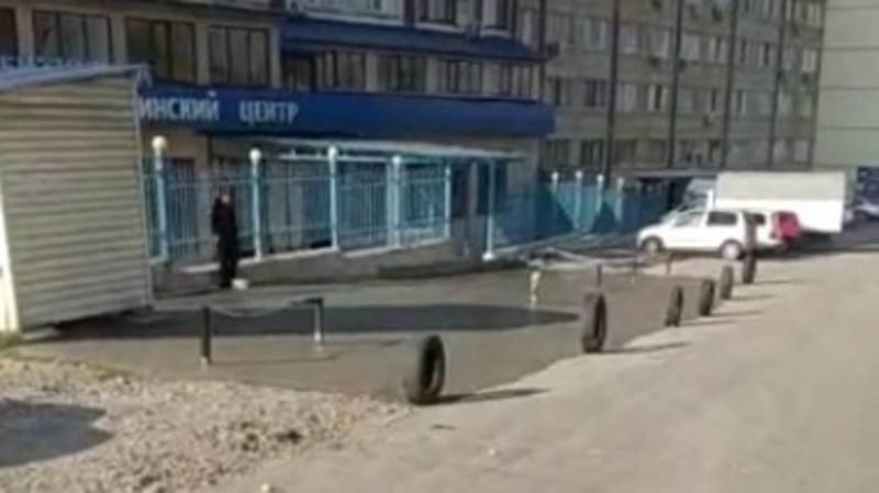 Законно ли медцентр на ул.Т.Айтматова огородил муниципальную парковку? - горожанин