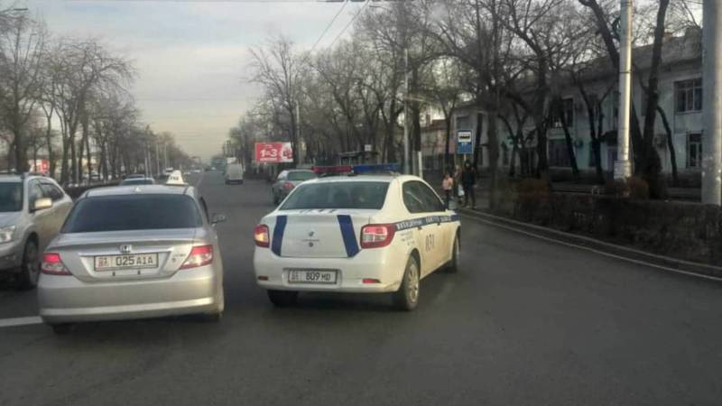 Машина патрульной милиции сбила женщину в Бишкеке, - очевидец