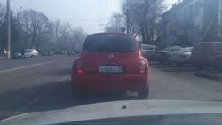 В Бишкеке замечен «Ниссан Микра» с поддельным госномером. Фото