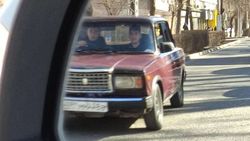 «Жигули» с российским госномером едет по встречке на Московской