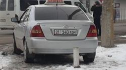 На Фучика «Тойота» припаркована в неположенном месте. Фото горожанина