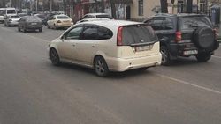 Хонда выехала на встречку на Московской, ее сразу же остановили патрульные. Фото