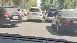 На улице Фере припаркованные машины блокируют встречное движение, – горожанин <i>(видео, фото)</i>