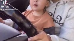 Певец Дайыр Исмадияров едет за рулем, посадив ребенка на колени. Видео Певец Дайыр Исмадияров едет за рулем, посадив ребенка на колени. Видео