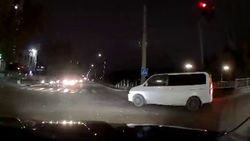 «Стэпвагон» создал аварийную ситуацию. Видео «Стэпвагон» создал аварийную ситуацию. Видео