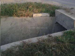Канал возле ипподрома на Иссык-Куле не огражден (фото)