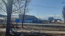 Законно ли строится заправка на проспекте Чуй? Фото горожанина