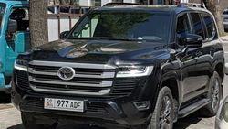 В Бишкеке замечен Toyota Land Cruiser 300 со штрафами в 73 тыс. сомов. Фото