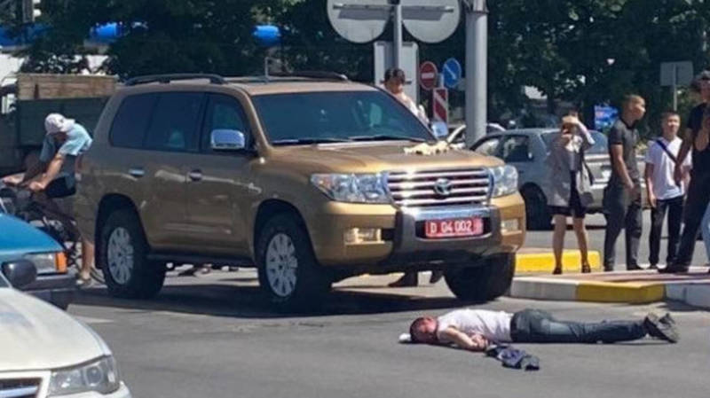 «Крузак» с дипномерами сбил человека на Жибек Жолу. Фото