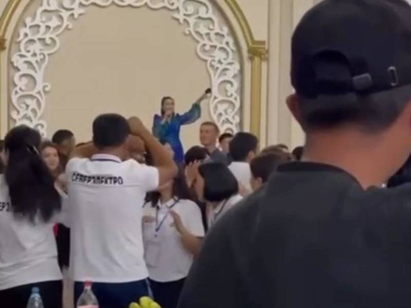 В Чолпон-Ате прошел корпоратив энергетиков со звездами кыргызской эстрады. Видео