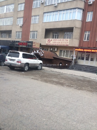 «Почему в выходной день 22 февраля служебная машина госкомпании стоит возле кафе «Мажор»? Номер машины 5788 ВВ», - читатель.