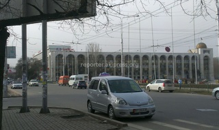 Парковка под запрещающим знаком
