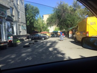 Жители 8 мкр вновь просят демонтировать незаконные павильоны <i>(фото)</i> Жители 8 мкр вновь просят демонтировать незаконные павильоны <i>(фото)</i>