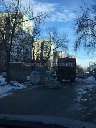 В 8 мкр установят евроконтейнеры для мусора