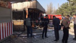 Читатель поделился <i>видео</i> пожара на Орто-Сайском рынке Читатель поделился <i>видео</i> пожара на Орто-Сайском рынке