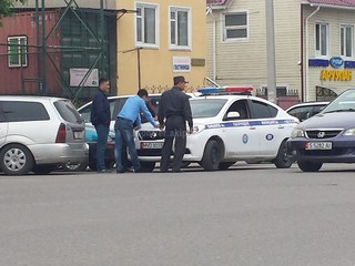 Сколько сотрудников должно быть в экипаже патрульной милиции, должны ли они все иметь жетоны и видеорегистратор? - читатель