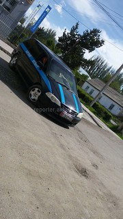 Читатель интересуется, можно ли сотрудникам отдела охраны ездить на частном авто с надписью «ыкчам кузоту» (фото)