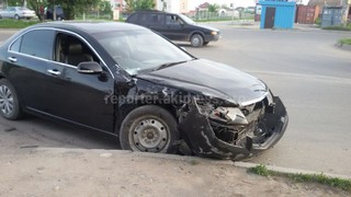 В жилмассиве Ак-Орго произошло ДТП, Honda Accord врезалась в бусик <i>(фото) </i>