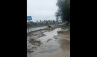 В жилмассиве Арча Бешик после проливных дождей арык забило глиной, - читатель <i>(видео)</i>
