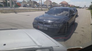 Читатель интересуется, законно ли водитель BMW установил тонировку на стекла (фото)