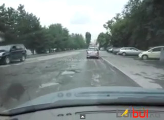 Водители жалуются на состояние моста на Толстого-Ибраимова (видео)