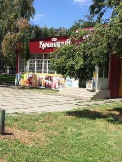 Законно ли стоит магазин на пересечении улиц Фрунзе-Абдрахманова? - читатель (фото)