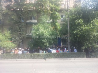 На пересечении улицы Московской и переулка Шевченко собрались 200 человек <i>(фото)</i>