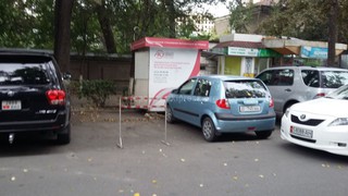 Законно ли огородили парковочные места на улице Раззакова? - читатель <i>(фото)</i>